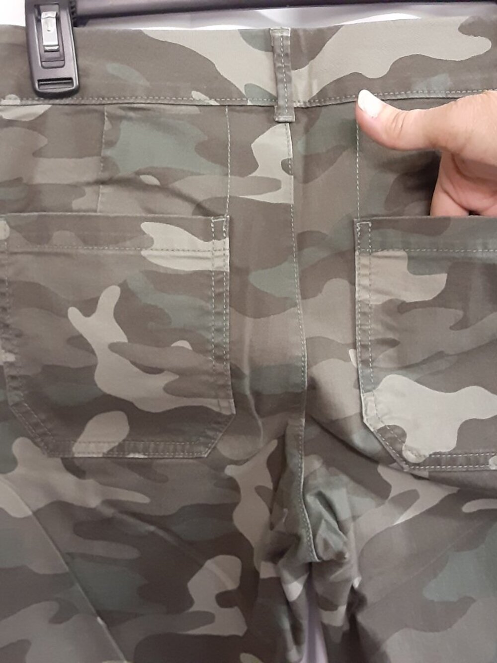 Old Navy Pixie Women's Size 6 Green Camo Mid Rise Pants 96% Cotton Pockets - Picture 3 of 11